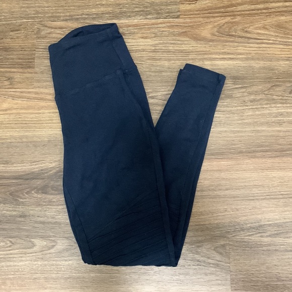 Zenana navy blue leggings, size medium - Picture 6 of 7